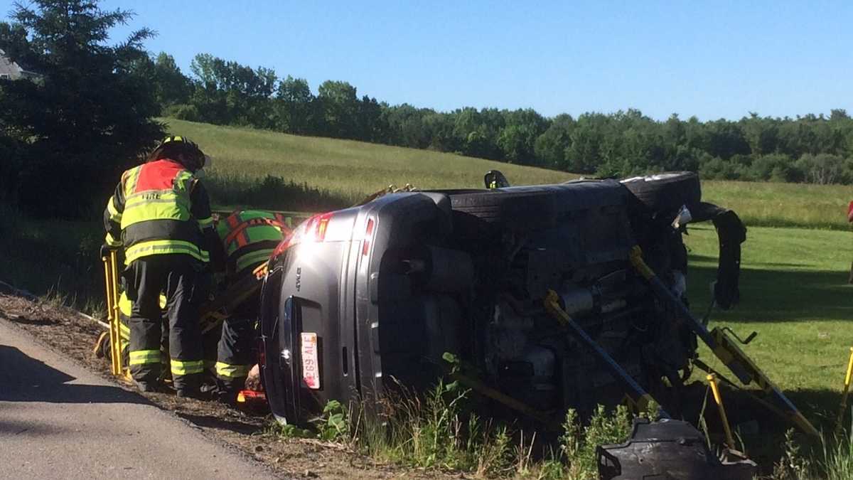 Minivan driver injured in Gorham crash