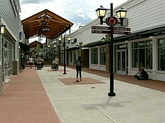 Merrimack Outlets prepare for grand opening