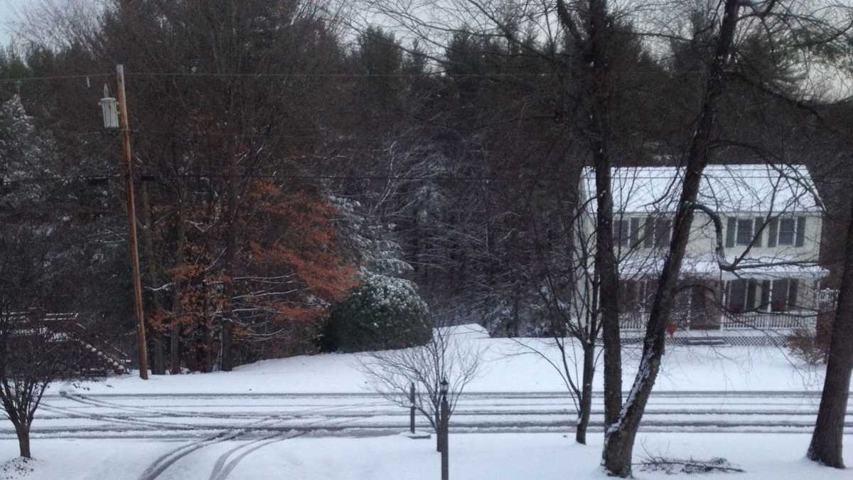 Images Nor'easter hits New Hampshire with snow