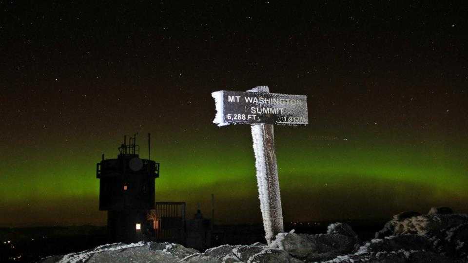 Images Northern Lights from atop Mt. Washington