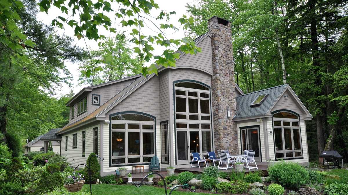 Tour this $1.89M Moultonborough home