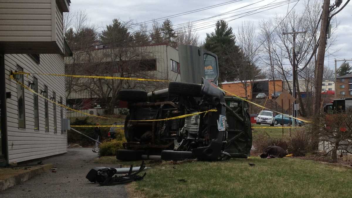 Images Rollover accident in Hooksett