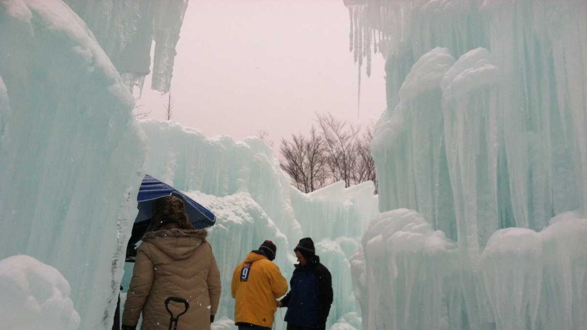 Photos Tour Loon Mountain's Ice Castle