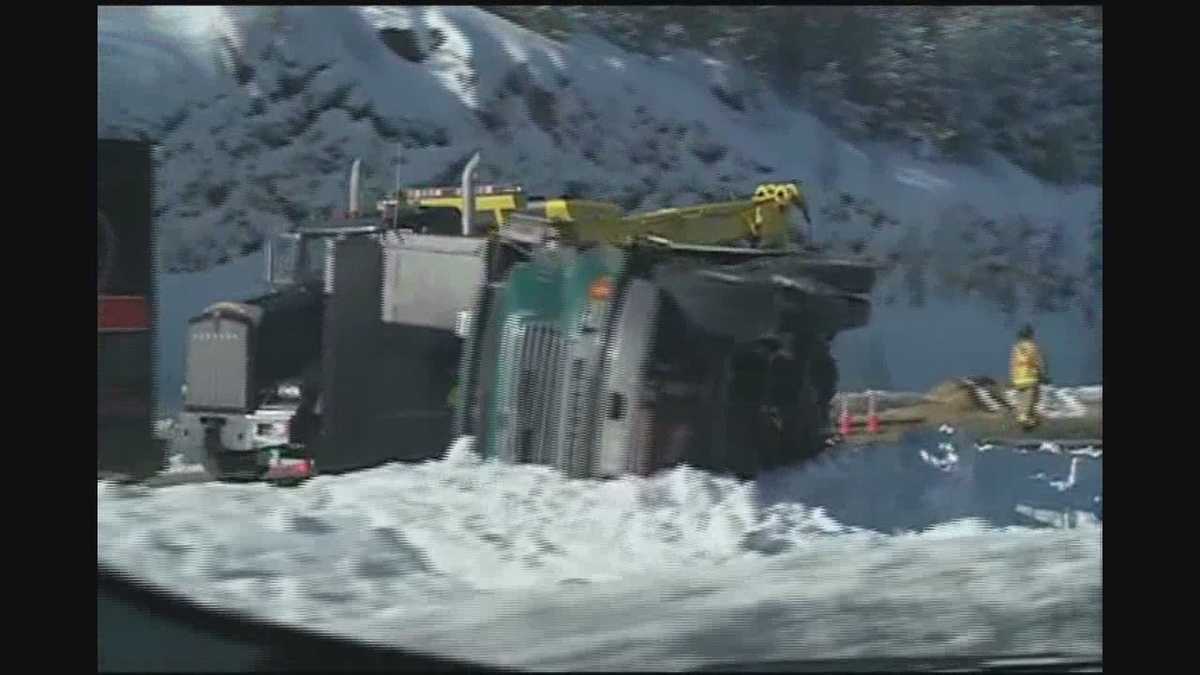 Images Crash involving truck on Route 101 in Epping