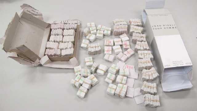 Police: Man arrested with more than 1,400 bags of heroin