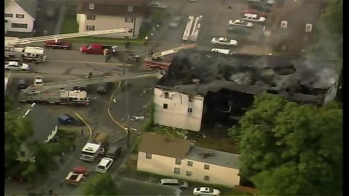 Photos 7 killed in Lowell apartment building fire