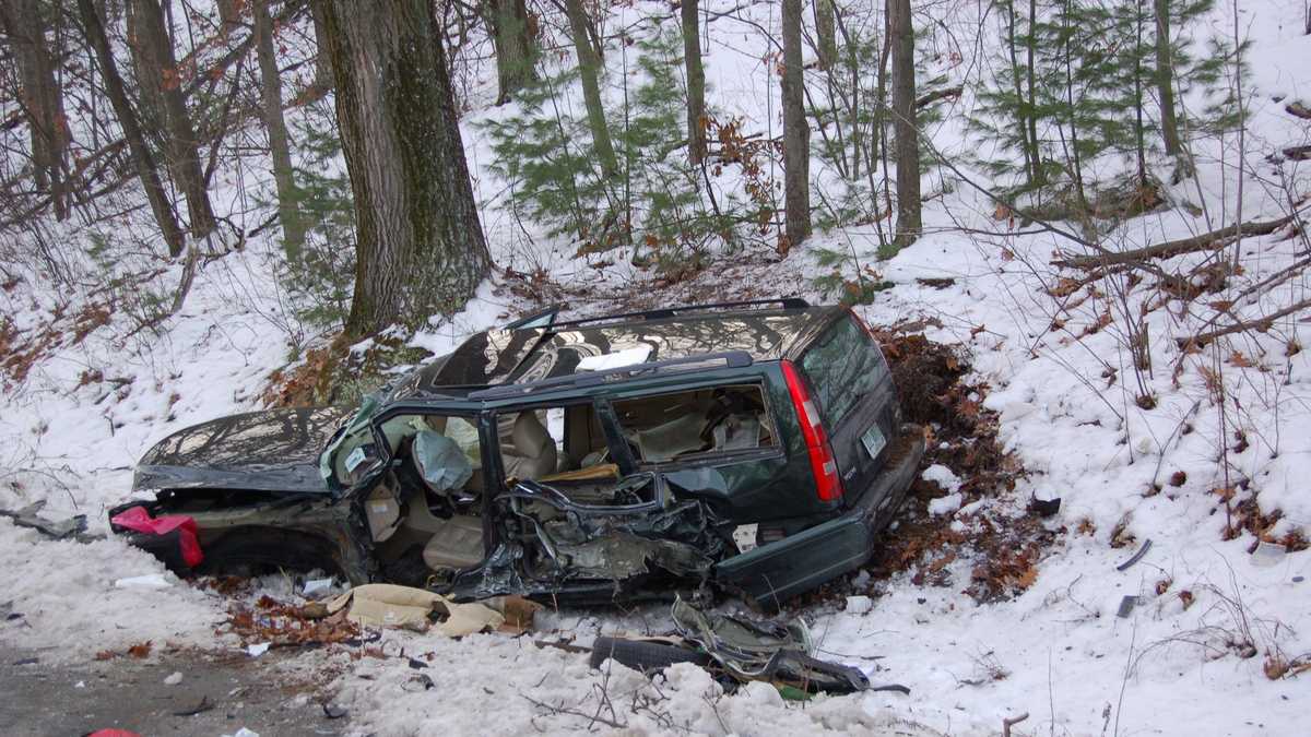 Cars suffer extensive damage during crash on Route 3A in Hooksett
