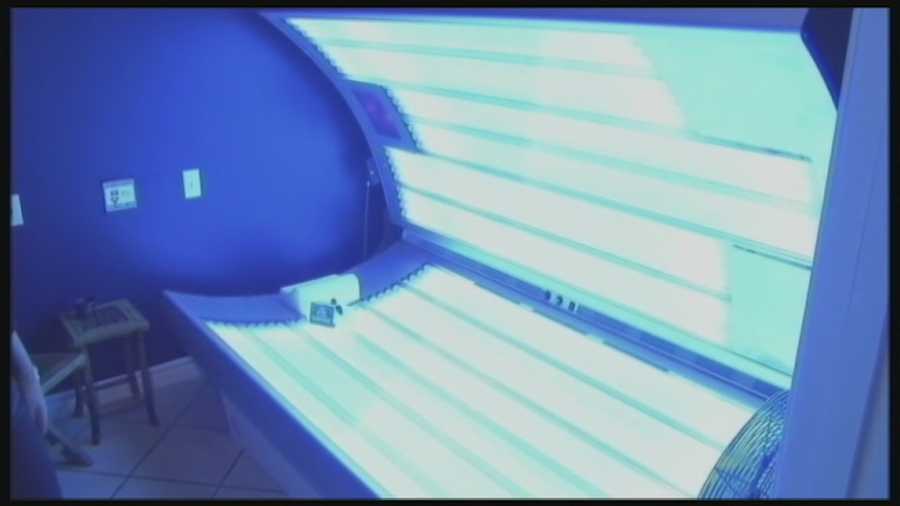New Hampshire lawmakers approved a bill Wednesday that would prohibit minors from using tanning bills.