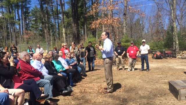 Senator Ted Cruz continued his tour of the Granite State Sunday by speaking with voters about gun laws and other election issues.