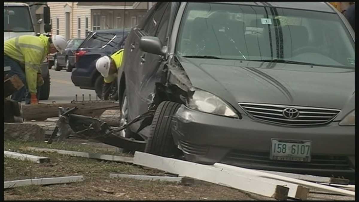 Route 125 in Milton closed after car crashes into pole