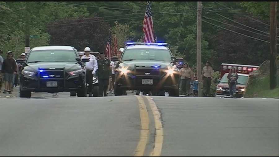 On this Memorial Day, people are gathering ton honor those who have served our country. Dozens lined the streets of Tilton this morning. WMUR's Ray Brewer reports.