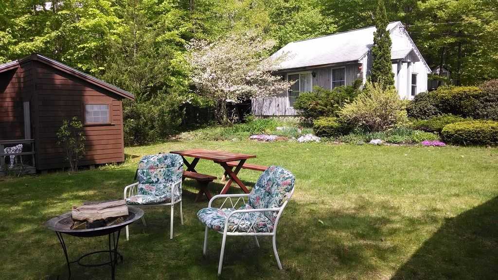 Summer Spots Compound on Tucker Pond