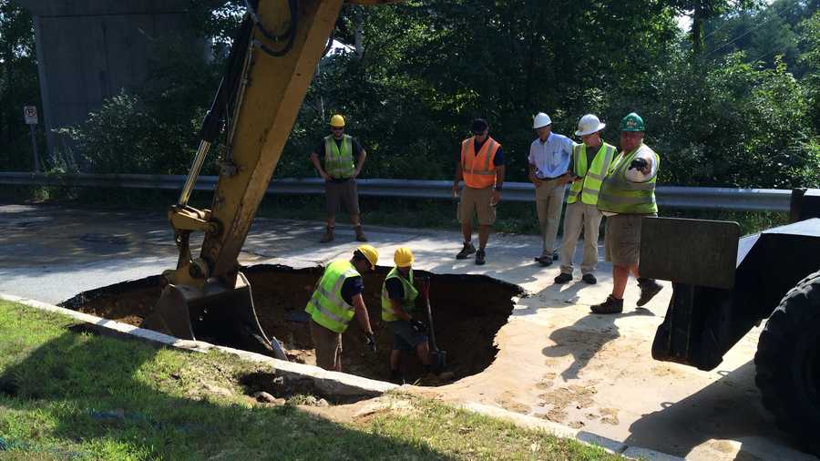 Manchester sinkhole blocks school buses