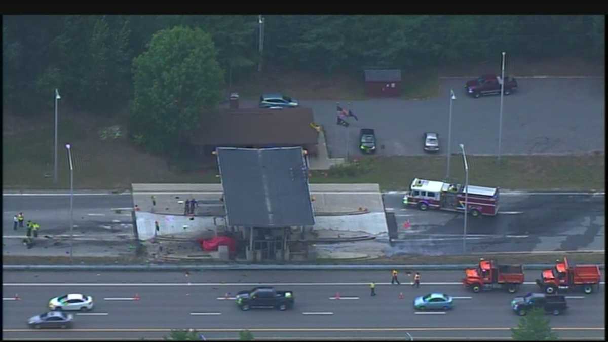 Images Car crashes into toll booth in Merrimack