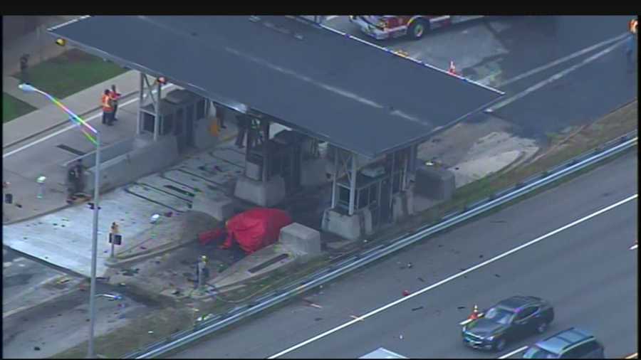 Images Car Crashes Into Toll Booth In Merrimack