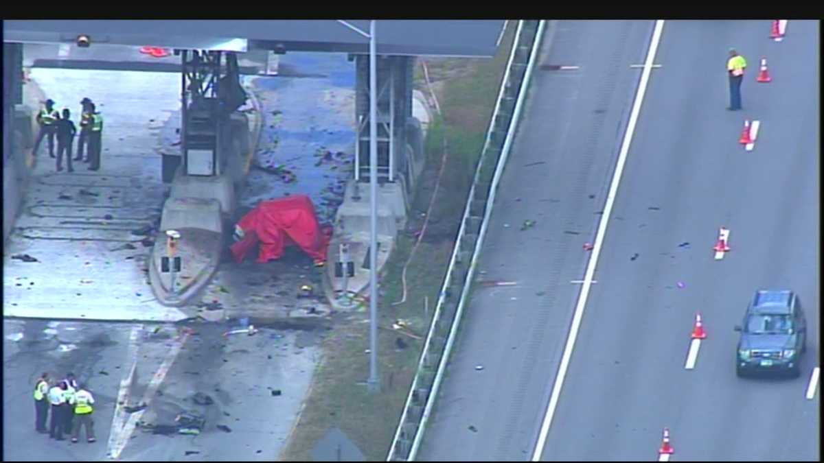 Images Car crashes into toll booth in Merrimack