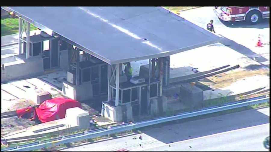 Images Car Crashes Into Toll Booth In Merrimack