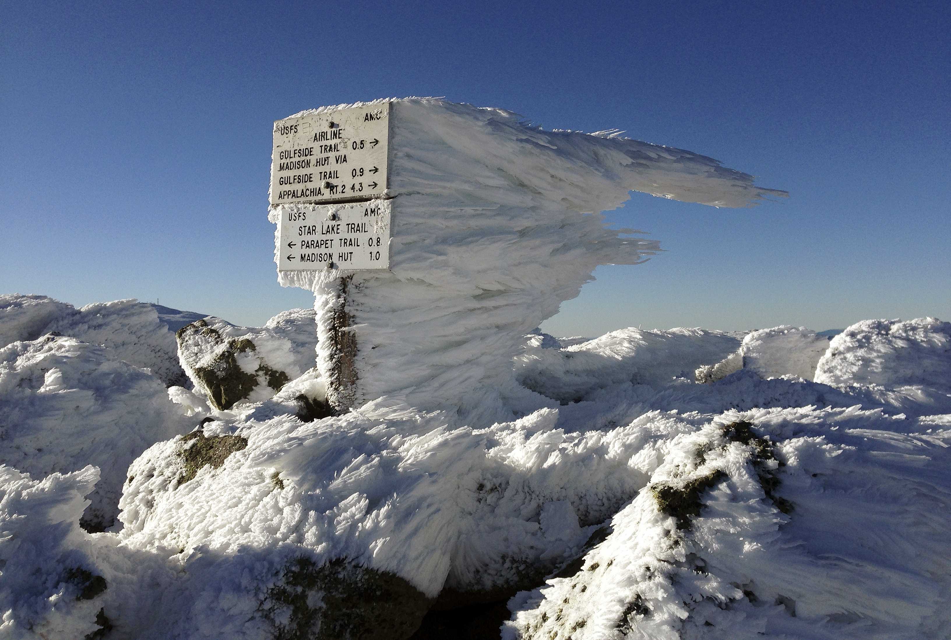 Supercooled clouds form stunning ice kingdoms atop NH mountains