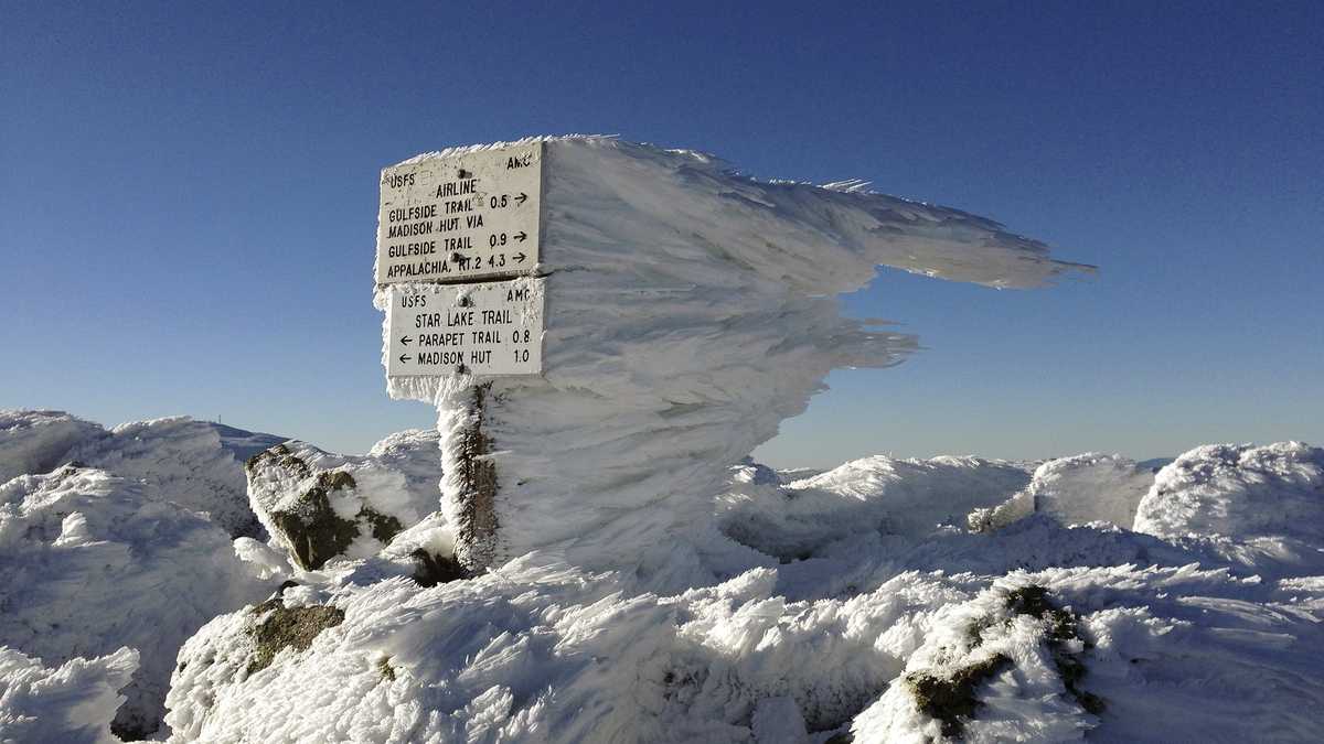 Supercooled clouds form stunning ice kingdoms atop NH mountains