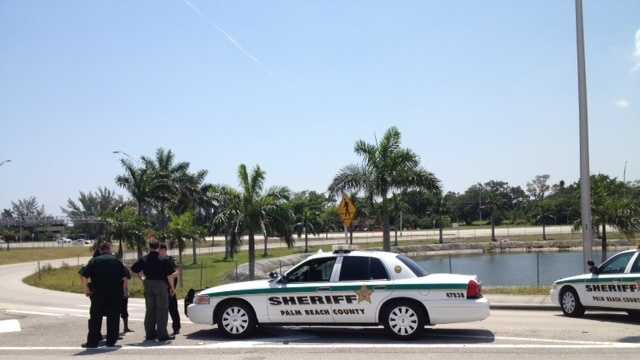 Deputies investigate a shooting on Southern Boulevard. (Angela Rozier/WPBF)