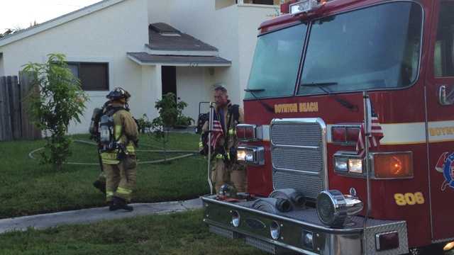 Seven people rushed out of this home in Boynton Beach during an early-morning fire on Thursday. (Photo: Chris McGrath/WPBF)