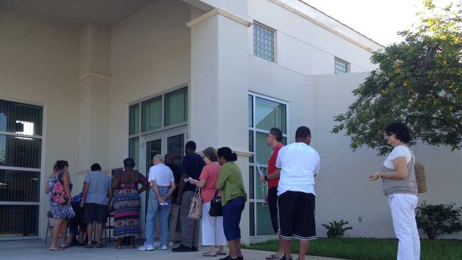 A line forms outside the Supervisor of Elections Office on the eve of the voter registration deadline.