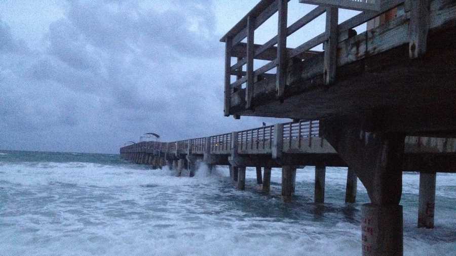 Thursday morning began with rough surf near the Lake Worth Pier. (Photo: Chris McGrath/WPBF)