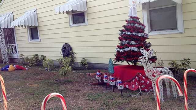 Sure there are some holiday decorations in Candace Ruscoe's yard, but it's what's not pictured that has her posting fliers around the neighborhood. (Photo: Angela Rozier/WPBF)