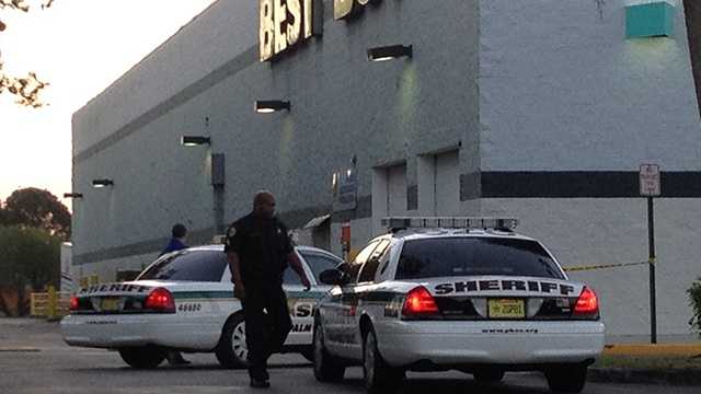 Deputies are looking for three man after this Best Buy in Boca Raton was burglarized. (Photo: Chris McGrath/WPBF)