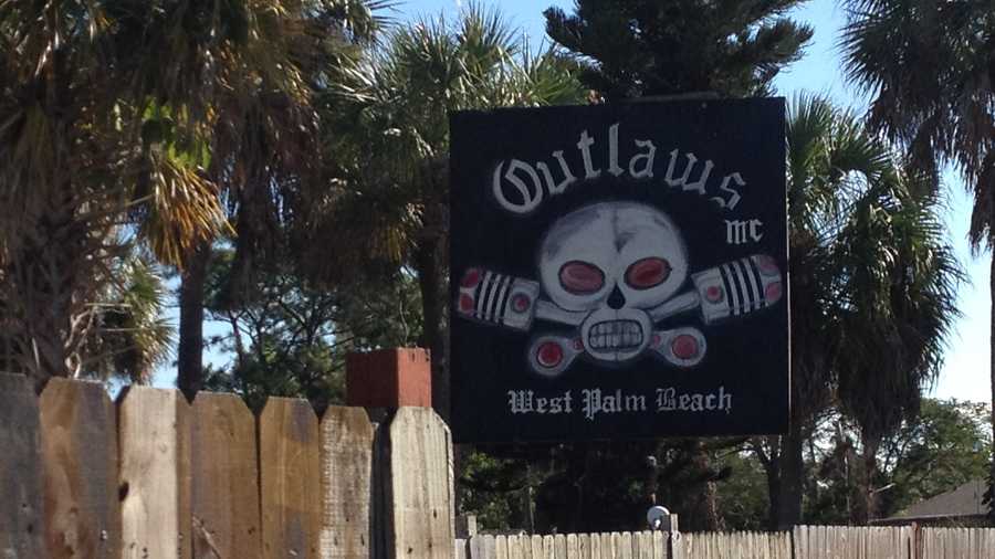 Federal agents raid the Outlaws Motorcycle Club in West Palm Beach.