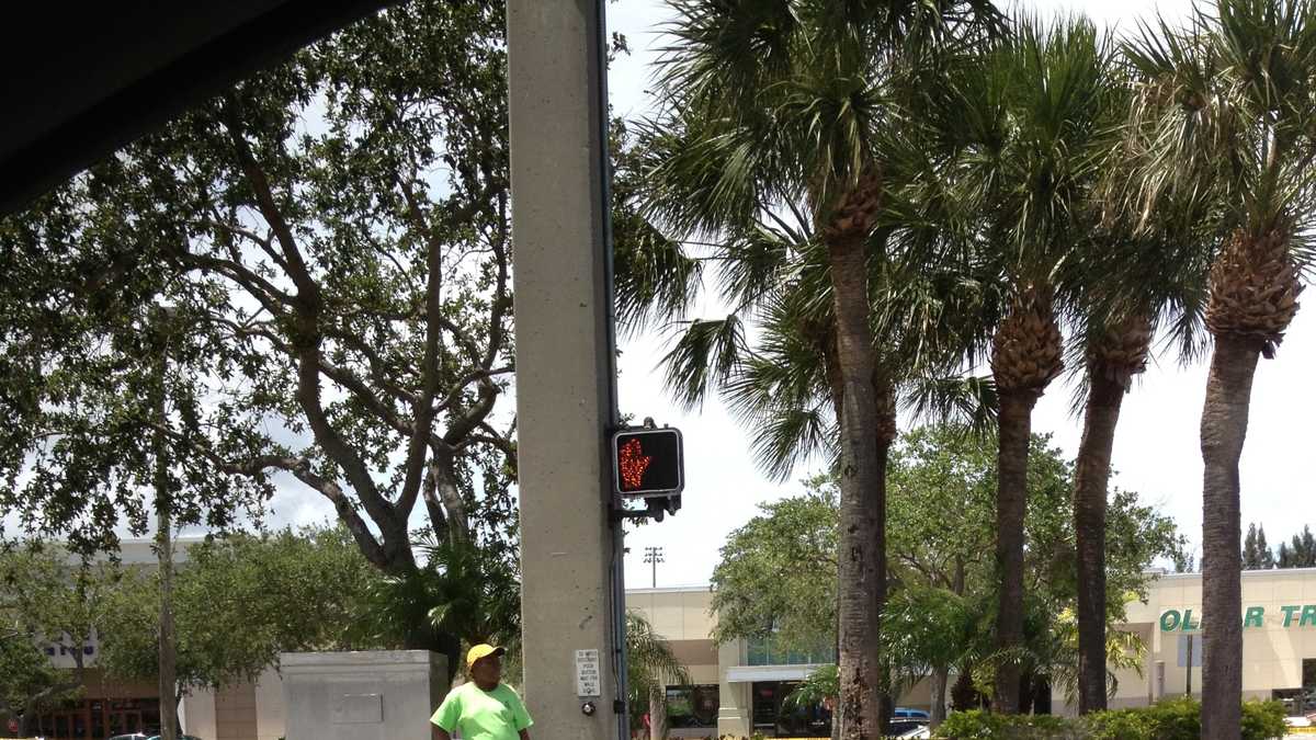 1 dead in West Palm Beach motorcycle crash