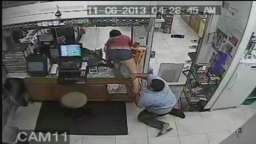 A woman takes advantage of an unattended cash register while the gas station clerk is in the bathroom, but she loses a flip-flop trying to get away from him in a theft caught on camera.