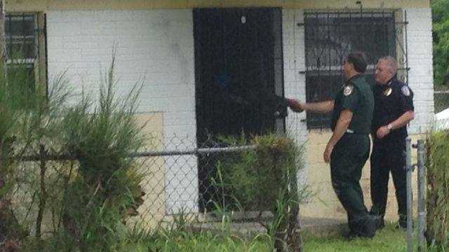 Police and sheriff's deputies meet with residents in Fort Pierce.