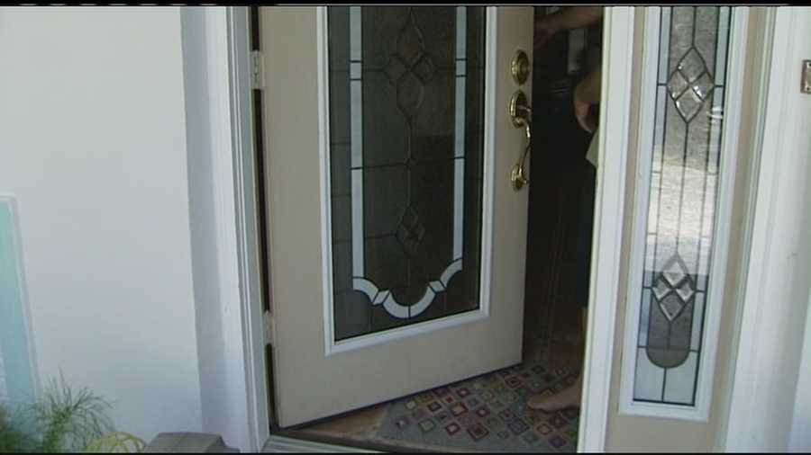 A Vero Beach homeowner tells WPBF 25 News' Erin Guy how he narrowly avoided being shot after three men came knocking on his door, asking for Jeff.