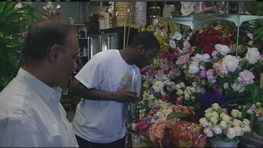 The owner of Flower Kingdom in Palm Beach Gardens hopes to spread good will to the community by giving away a dozen roses to each customer.