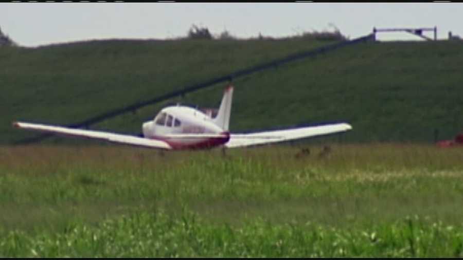 Two people are hurt after a small plane crash in Pahokee.