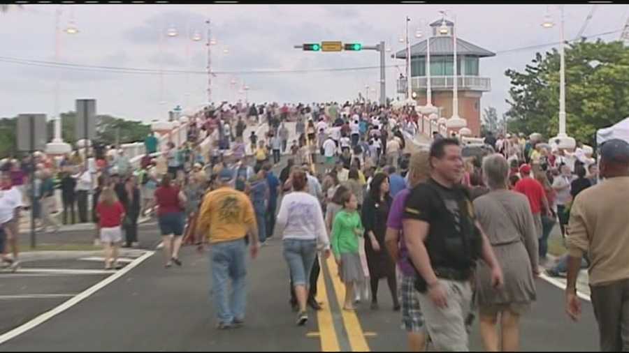 Crowds cross the new Lantana bridge for the first time Saturday.