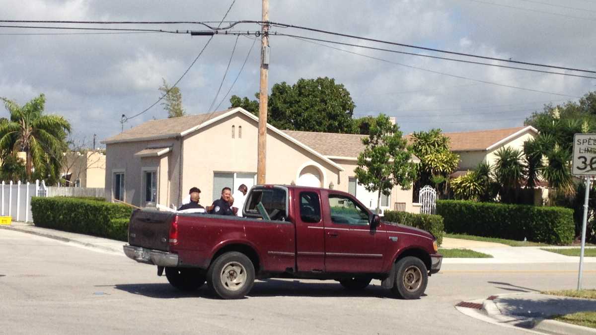 Suspect in custody after police standoff locks down neighborhood