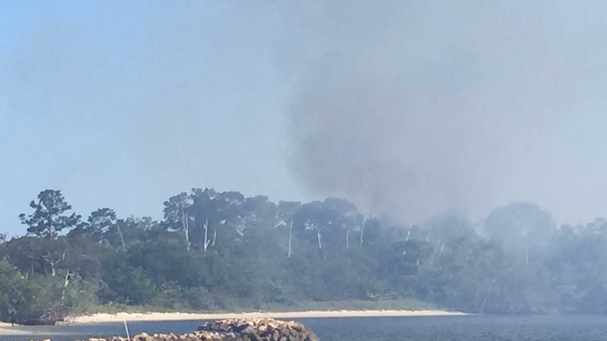 Crews battle brush fire in Jupiter