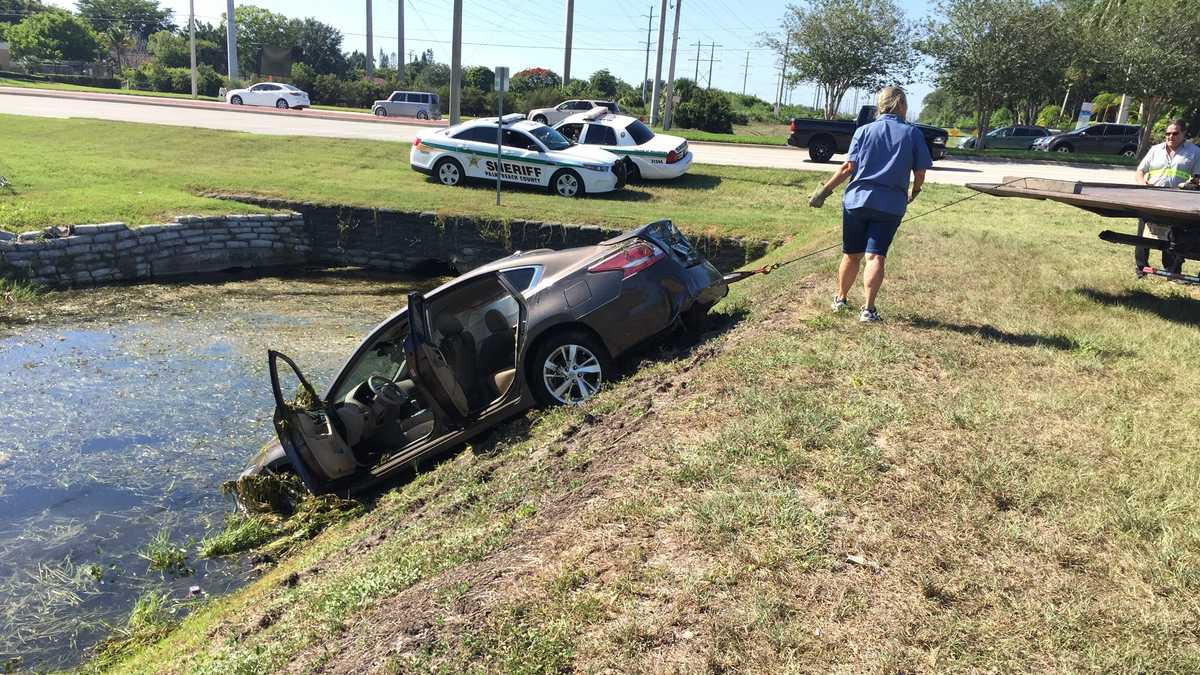 Accident sends car into Wellington canal