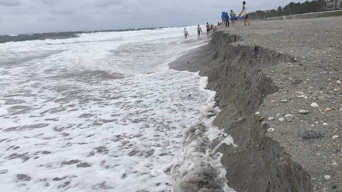 storm-causes-beach-erosion-in-palm-beach