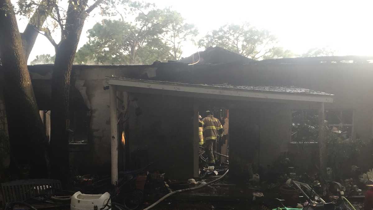 Blaze destroys apartment at Okeechobee salvage