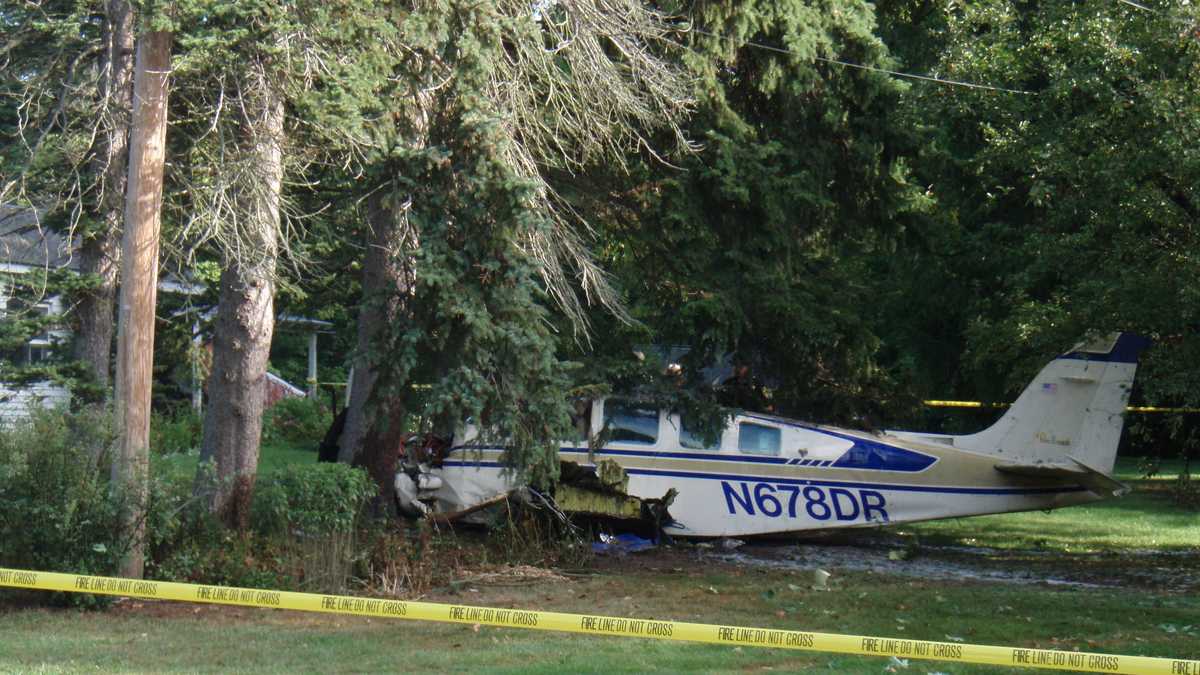 Images Plane crashes in Clifton Park
