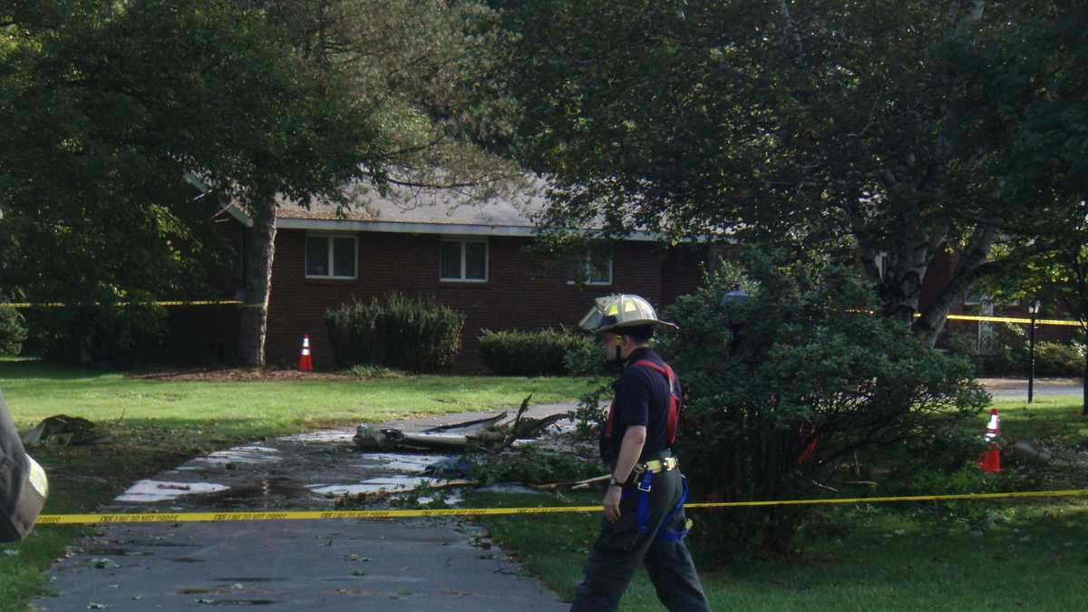 Images Plane crashes in Clifton Park
