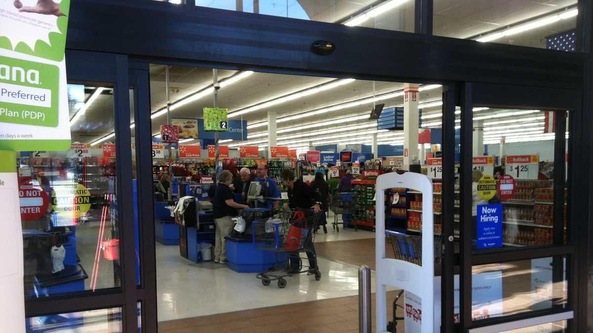 Walmart targeted by labor activists over Thanksgiving opening