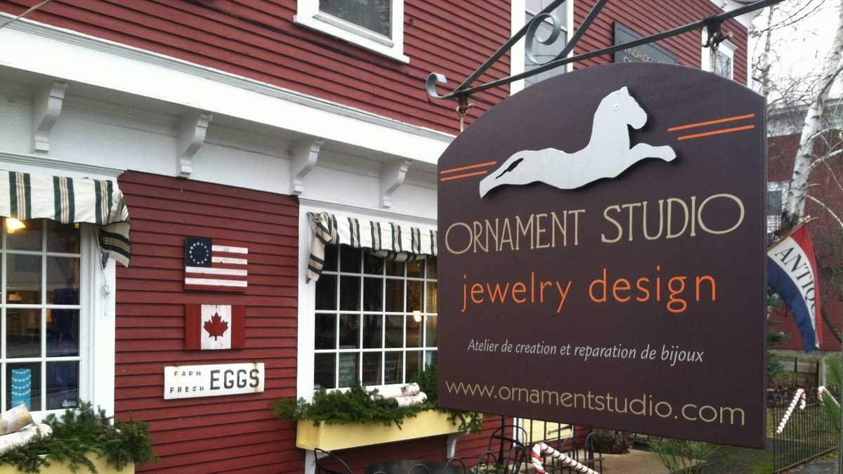 Man arrested in Vermont jewelry store burglary