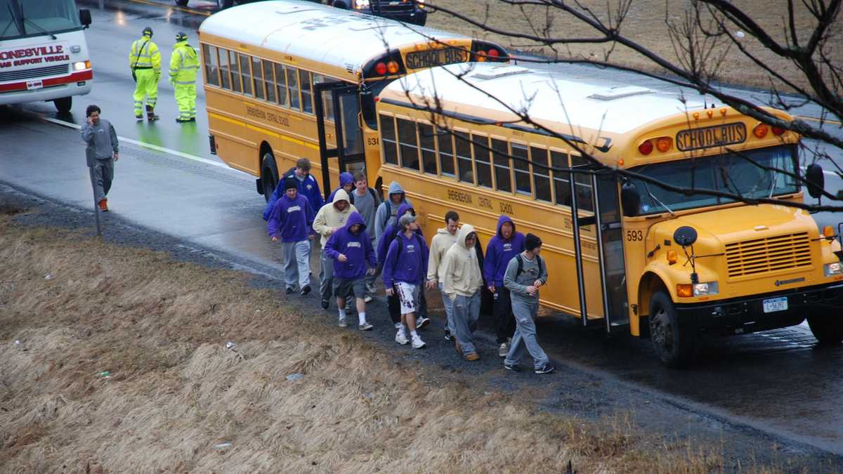 PHOTOS Bus carrying Vt. college lacrosse team crashes