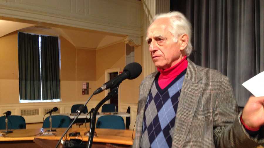 Pierre Sprey, speaking at Burlington City Hall Wednesday.