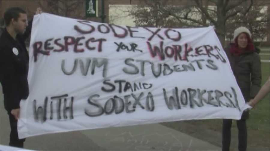 Rally in support of UVM dining workers