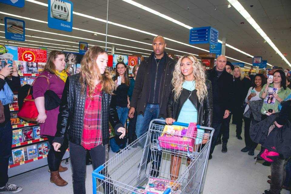 Beyonce surprises shoppers at Mass. Walmart